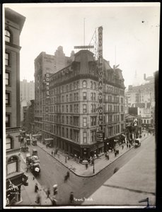 Vista del Grand Hotel en la Calle 31 y Broadway, Nueva York, c.1914 (impresión de gelatina de plata) de Byron Company