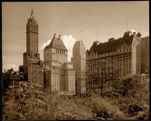Vista del Hotel Savoy Plaza, Calle 59 y Quinta Avenida, Nueva York, c.1937 de Byron Company