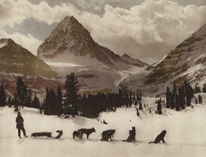 Monte Assiniboine (foto en color)