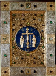Arte bizantino: cubierta de un evangeliario decorada con hojas de oro repujadas con filigrana representando a la Virgen y San Juan. Siglo XIII. Venecia, tesoro de San Marcos