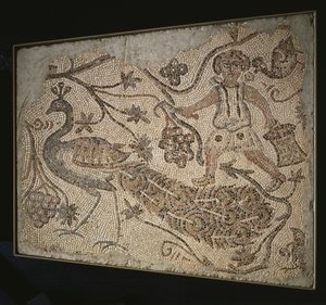 Panel de mosaico de suelo: Cosechador de uvas con pavo real, siglo V de Byzantine