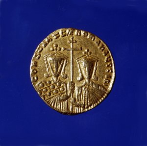 Moneda de oro con la efigie de los emperadores Constantino VII Porfirogéneta (913 - 959) y su hijo Romano II (959 - 963) de Byzantine