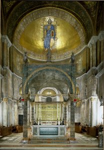 Arquitectura bizantina: el presbiterio. El altar mayor, el ciborio con columnas de alabastro (entre los siglos V y XIII), los capiteles (siglo XII) y la Pala d