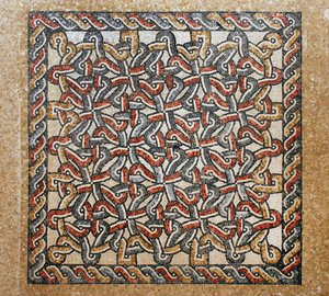 Piso de mosaico del área del bema en la iglesia bizantina temprana en Shiloh, Cisjordania, 380-420 d.C.