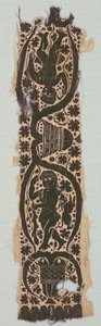 Raro fragmento de túnica de seda con banda ornamental en la manga, 400s-500s (tejido liso, seda, tejido de tapiz con envoltura de trama suplementaria, lino sin teñir, lana teñida, seda) de Byzantine Period Egyptian
