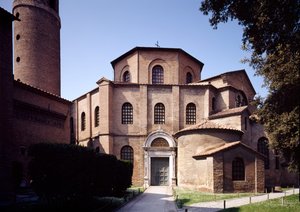 Fachada de la iglesia, c.547 d.C. de Byzantine School