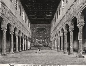 Vista interior de la nave y el ábside de Byzantine School