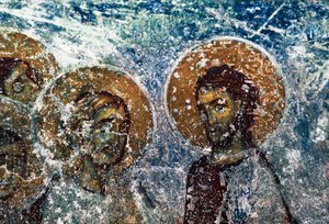Figuras de santos, fresco en la iglesia de Taxiarhon, Viejo Pyli, isla de Kos, Grecia de J.B. and Brown J. Rowbotham