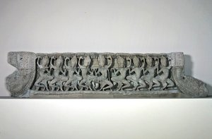 Frontón con nueve asparas danzantes, finales del siglo XII - principios del XIII, de Bayon, Angkor Thom de Cambodian Cambodian