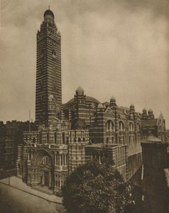 La Catedral Bizantina de Westminster de ladrillo rojo vista desde Ashley Place, c. 1935 de Campbell