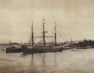 The Harbour at Hochelaga, Old-Time Schooner Still in Commission (foto en blanco y negro) de Canadian Photographer