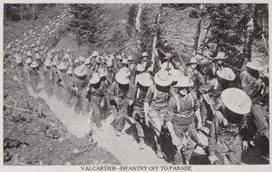 Val Cartier-Infantería desfilando en 1915 (foto en blanco y negro) de Canadian Photographer