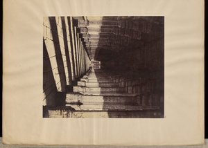 Madura. Aves de corral de Trimul Naik, Veranda lateral desde el oeste. de Capt. Linnaeus Tripe