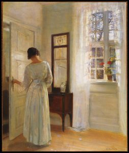 Una Dama mirando en un Espejo junto a una Puerta Abierta de Carl Holsoe