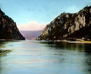 Rumanía, las Puertas de Hierro, un desfiladero en el río Danubio, fecha de la imagen: hacia 1920. Archivo Carl Simon