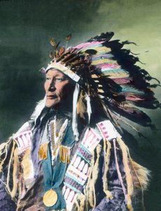 Estados Unidos de América, Retrato de un jefe nativo americano, fecha de la imagen: hacia 1910. Archivo Carl Simon de Carl Simon
