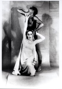 Martha Graham (1894-1991) y Bertram Ross (1920-2003) en "Visionary Recital", 27 de junio de 1961 (gelatina de plata) de Carl Van Vechten