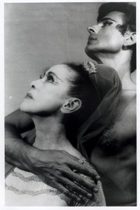 Martha Graham (1894-1991) y Bertram Ross (1920-2003) en "Visionary Recital", 27 de junio de 1961 (gelatina de plata) de Carl Van Vechten