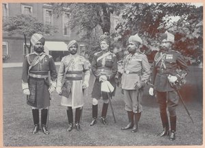 Oficiales Indios del Rey, 1911 de Carl Vandyk