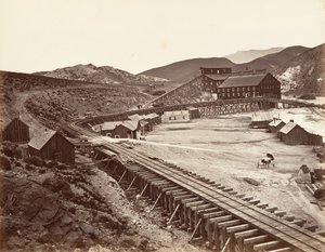 Eureka Quartz Mill y Flume, Nevada, 1875, impreso ca. 1876 de Carleton Emmons Watkins