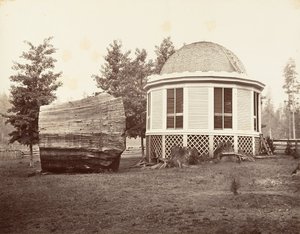 La casa sobre un tocón de un gran árbol de Carleton Emmons Watkins