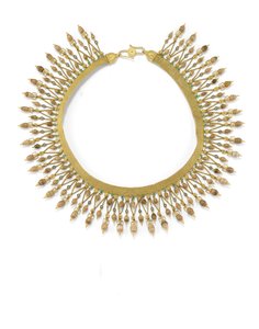 Collar (oro, esmalte y perlas de cueva) de Carlo Giuliano