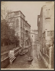 Rio delle Erbe y Palacio Van-Axel de Carlo Naya