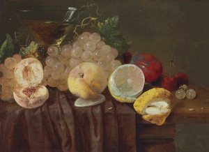Uvas, melocotones, un limón, ciruelas, cerezas y un romero sobre una mesa parcialmente cubierta. de Carstian Luyckx