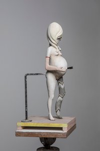 Muñeca Degas 1, 2017 (resina pintada, acero, madera)