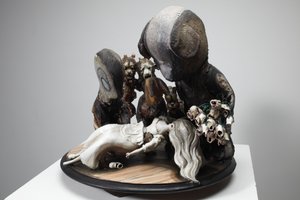 Blancanieves, 2010 (madera, linóleo, yeso, arcilla, tela, pintura)