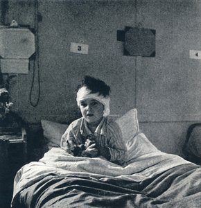 Un niño pequeño que respira ligeramente y siente su vida en cada miembro, ¿qué debería saber? de Cecil Beaton