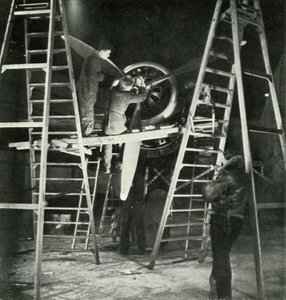 Mecánica de vuelo, también un oficio de la W.A.A.F., c1943 de Cecil Beaton