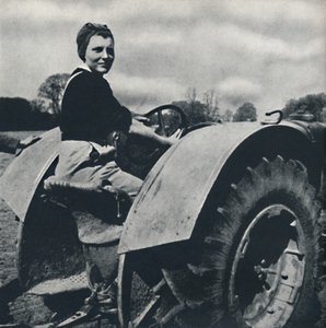 Chica de campo, 1941
