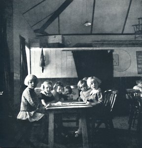 Lecciones para niños de Londres en el salón del pueblo, 1941