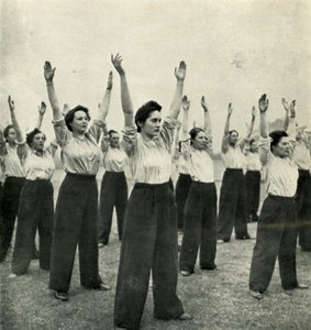 Entrenamiento físico en un Depósito de Reclutas, c1943