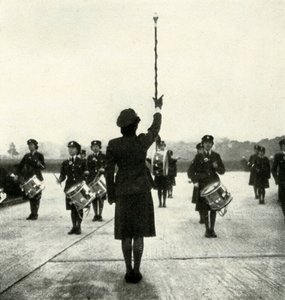 Banda de W.A.A.F. en desfile de Cecil Beaton