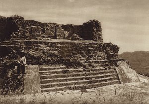 Mexico: Tepoztlan, Ruina del templo El Tepoztecatl (b/w photo) de Cecile Seler Sachs