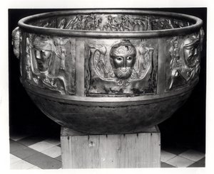 Réplica de tamaño completo del caldero de Gundestrup, original del siglo I a.C. de Celtic