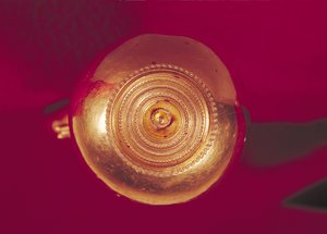 Bola final de un diadema, de la tumba de una princesa de Vix
