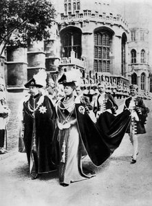 Rey Jorge V y Reina María con las túnicas de los Caballeros de la Jarretera, Windsor, 1937