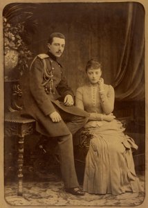 Michel Mikhailovitch de Russie et Anastasia Mikhailovna de Russie - Gran Duque Michael Mikhailovich de Rusia y Gran Duquesa Anastasia Mikhailovna de Rusia, por Bergamasco, Charles (Karl) (1830-1896). Foto en albúmina, c. 1880. Película y fotografía estatal de Charles Bergamasco