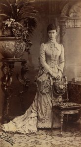 Elisabeth Fiodorovna de Russie (nee Elisabeth de Hesse Darmstadt) - Retrato de la Gran Duquesa Elizaveta Fyodorovna (1864-1918), Princesa Isabel de Hesse y del Rin, por Bergamasco, Charles (Karl) (1830-1896). Foto en albúmina, hacia 1884. Película estatal  de Charles Bergamasco
