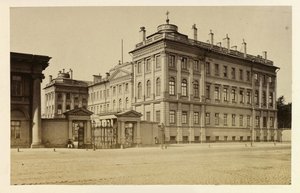 El Palacio Anichkov en San Petersburgo, por Bergamasco, Charles (Karl) (1830-1896). Foto del álbum de Charles Bergamasco