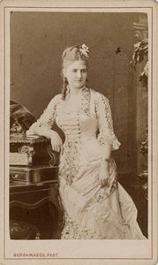 Retrato de la cantante de ópera Caroline Salla Caroline Louise de Septavaux, c. 1880 de Charles Bergamasco