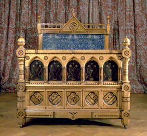 Cama con incrustaciones de estilo gótico con cabecera acolchada, hecha por Marsh & Jones, c.1866 (madera)