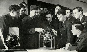Personal de la RAF aprendiendo navegación durante la Segunda Guerra Mundial, 1941
