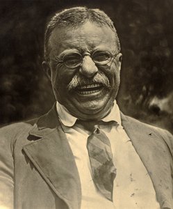 Theodore Roosevelt riendo, c.1910 (foto b/n) de Charles Duprez