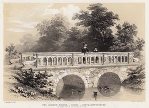 El puente del jardín en Kirby en Northamptonshire, la antigua sede del Lord Canciller Hatton