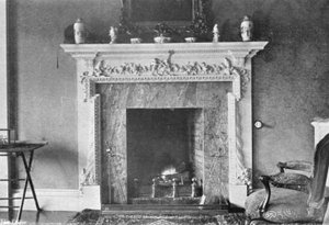 Una Chimenea Esculpida de Charles Latham