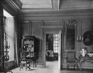 Puerta en el Salón que se Abre a la Cámara de Restauración de Charles Latham
